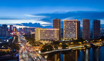 【酒店套餐】三亚中心皇冠假日酒店（皇冠湾景房）+浮潜赶海+游艇出海