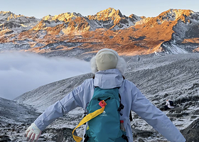 理小路一日游【可选野马海子/朗卡之心/甘海子/云中牧场/甲尔猛措/喇叭河|户外轻徒步|赏彩林红叶|雪山海子】