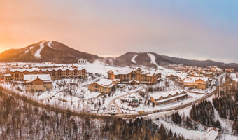 【酒店套餐】长白山万达度假区4天3晚滑雪套餐可选悦华/智选/Momoland酒店-滑雪+温泉+乐园+早餐