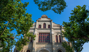 【景区内酒店】梅尚度假酒店一晚+2张濮院时尚古镇无限次入园+景区游船体验+40文交子+灯笼制作+双份早餐