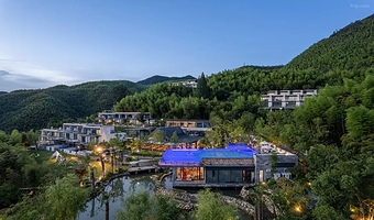【安吉新晋温泉酒店】安吉离城汤泉度假酒店1晚+双早+围炉煮茶+儿童乐园+观景露台，可选4人双卧私汤别墅房