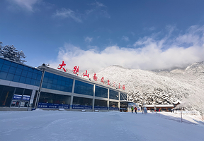 【酒店套餐】南武当滑雪/花乐汤温泉/四季花海（可选）早餐+英山花海里民宿