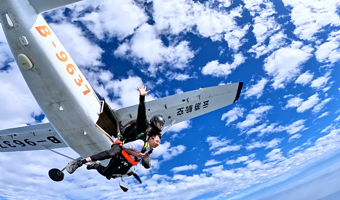 肇庆砚洲岛航空运动旅游营地一日游【跳伞/专业教练/高空跳伞/极限运动】