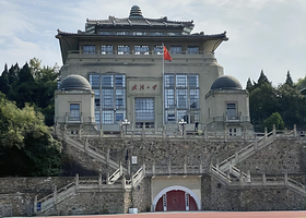 下午出发丨当天可定丨夜上黄鹤楼/两江夜游可选+武大入校+东湖一日游
