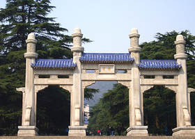 南京总统府+中山陵景区+外秦淮河画舫+夫子庙+大报恩寺遗址景区一日游【打卡梧桐大道】