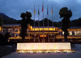 【酒店套餐】江西铜鼓汤里温泉酒店1晚+双人早餐+可选双人汤里温泉儿童水乐园/双人天柱峰