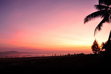 场免费接送站+送人身意外保险+2餐特色餐饮 |