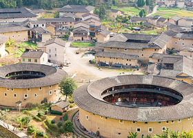 厦门出发/南靖云水谣+高北土楼群/畅游土楼仙境/尽享客家风情/灵山碧水云水谣/赏百年老榕
