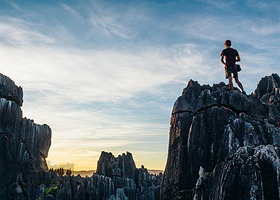 昆明石林+九乡风景名胜区一日游【VIP私家团-上门接送丨时间自由掌控丨不进店不推销】