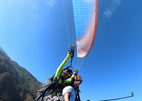 西双版纳蓝极国际滑翔伞飞行营地【专业教练一带一飞行体验+两位及两位以上体验报销市区往返车费+赠送视频摄像】