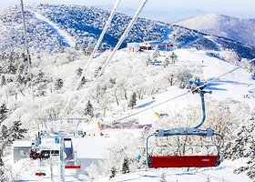 【酒店套餐】北大湖滑雪度假区内山湖居酒店2天1晚+2-4人雪票（含雪鞋雪板雪杖）+温泉票