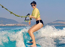 三亚凤凰岛一日游【三亚尾波冲浪专业造浪艇网红教练1对1 凤凰岛出海 】