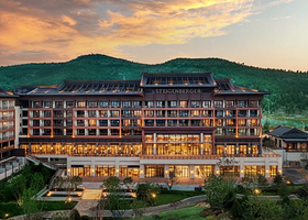 【酒店套餐】济南融创施柏阁酒店1晚+可选双人济南融创海世界或济南融创乐园门票+早餐