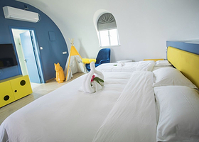 【酒店套餐】漳州火山岛旅游休闲度假村1晚+大门票+8次景区内环岛观光车+2人彩虹山爱的城堡+2人纪念碑谷