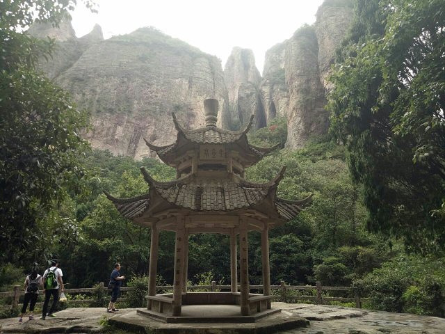 中秋去的雁荡山三绝之一的灵峰景区,原以为中秋游玩的人不多,可是没