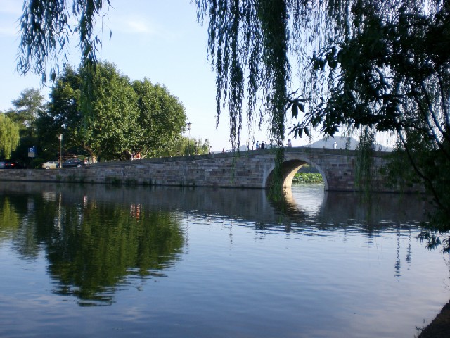 杭州西湖游船票价表 d1fa4f76aae5768293835fbb.jpg