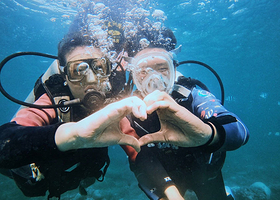 三亚亚龙湾一日游【三亚亚龙湾户外潜水一日游海上飞龙摩托艇拖伞多套餐可选】