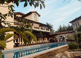 【酒店套餐】青岛芭东小镇温泉会所住宿1晚+早餐+溴盐温泉+管家服务