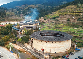 厦门田螺坑土楼群+福建土楼(永定)景区一日游【1-8人小团可选丨+可进村了解居民聚族而居生活】
