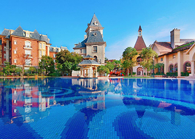 【年终特惠】广州中旅阿那亚九龙湖公主酒店1晚+双人自助早餐+无限次室内恒温泳池&泡池+九龙湖生态公园+迷你吧