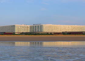 【酒店套餐】-青岛银沙滩温德姆至尊酒店住宿+双人早餐+自助晚餐或套餐或牛排套餐 3选1