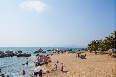 场免费接送站+送人身意外保险+2餐特色餐饮 |