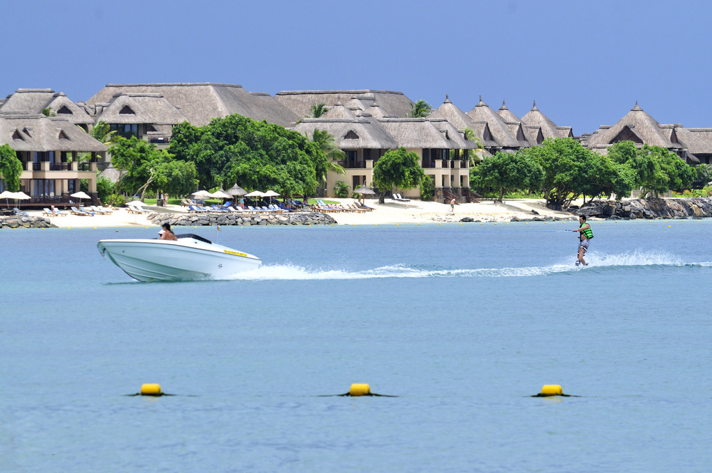 【北京-吉隆坡-毛里求斯经济舱往返机票团购+