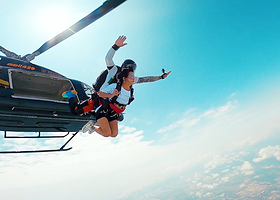 三亚海棠湾塔赫跳伞基地一日游【1万3千英尺高空跳伞/海景跳伞/专业教练/直升机or固定翼】