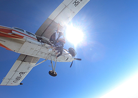 中原高空跳伞河南安阳基地+安阳本地玩乐一日游【官方直营/专业教练/高空跳伞/基地直连/跳伞考证】