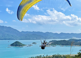 惠州双月湾海景滑翔伞飞行体验【专业教练一带一飞行】