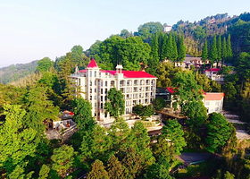 【莫干山风景名胜区内五钻】莫干山天籁之梦日出度假酒店1晚或2晚+含莫干山双人门票+早餐，享日出云海竹景