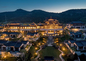 【酒店套餐】济南凤鸣宋品庭院豪华大床房1晚（双早）+双人融创乐园/海世界（2选1）