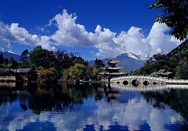 0自费宿特色度假准五星酒店 昆明 大理 丽江双飞六天游石林风景区