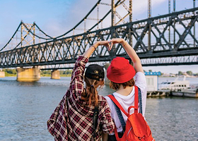 丹东鸭绿江断桥+游国门+朝鲜内江游船+虎山长城一日游可选6人小团