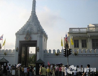 【暑期送平板电脑】东航直飞马新泰10日游直