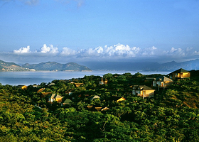 【南澳网红摄影地】深圳南澳鹿嘴山庄度假村+双人早餐，打卡妻子的浪漫旅行拍摄地+悬崖餐厅，探寻美人鱼洞