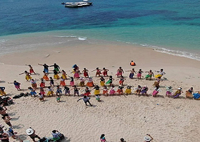 三亚出海+三亚潜水+避坑新玩法+原生野岛玻璃海潜水，石梅湾加井岛一日游+游艇10人小团+媲美马尔代夫