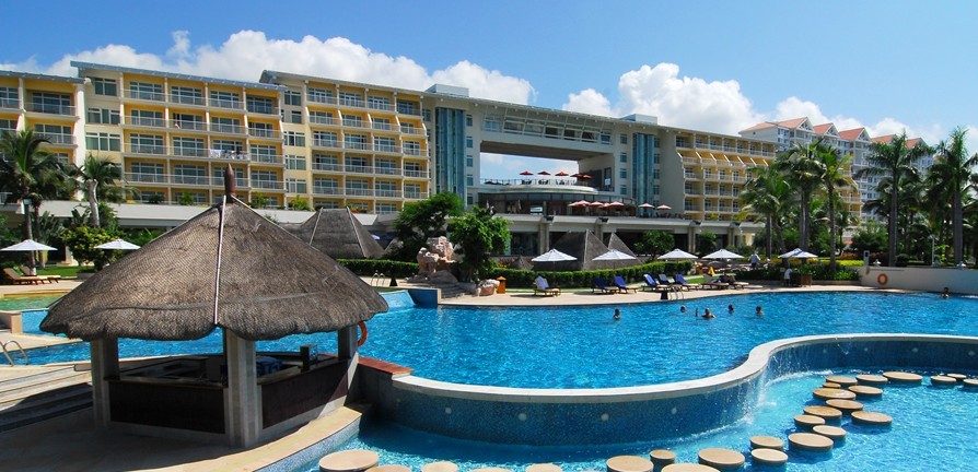 2晚海棠湾希尔顿逸林+2晚万嘉戴斯+成都-三亚