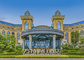 【官方热卖】郑州方特假日酒店1晚+可选郑州方特欢乐世界/郑州方特梦幻王国，乐园或单房套餐|摆渡车接驳