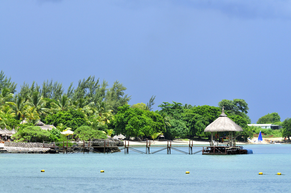 【北京-吉隆坡-毛里求斯经济舱往返机票团购+