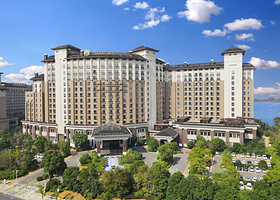 【官方5钻】周末不加价|南昌融创施柏阁酒店1晚+南昌融创海世界/南昌融创乐园门票+部分套餐含早餐，多套餐可选择