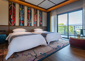 【酒店套餐】婺女洲度假区无梦湖畔度假酒店+门票2张+遇见婺源演出票2张+游船票2张+打铁花+射箭+早餐