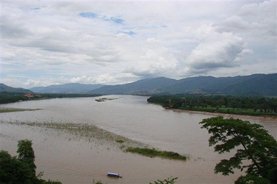 飞+经典大象营+黑白双庙+温泉 (5钻)【泰国清