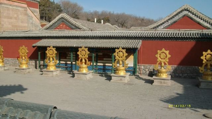 所谓外八寺之一,据称是北方最大的藏传佛教寺庙,不过依我看他并不比