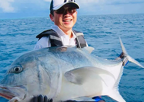 【专业钓鱼艇 】三亚出海纯海钓2-9人团鱼竿鱼饵空调卫生间现钓现吃
