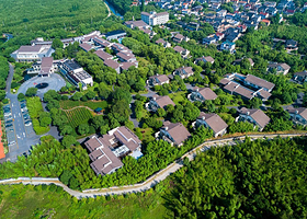 【夏日溯溪避暑】近4A风景区★杭州陆羽君澜度假酒店1晚+双人自助早餐+可选双人径山寺门票/露营溯溪门票等套餐