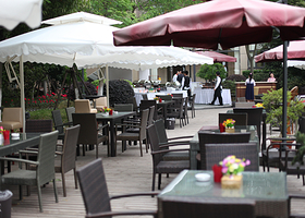 夜花园龙虾烧烤音乐派对