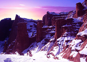 温宿神秘大峡谷