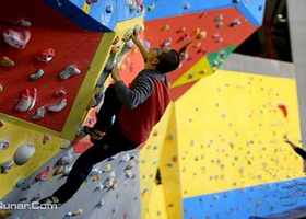 首体首攀壁虎王攀岩馆