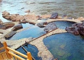 格拉丹东温泉商务酒店